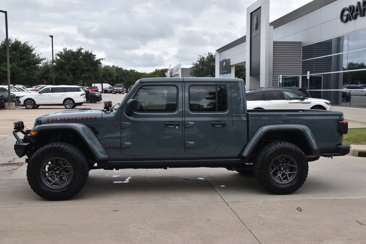 Used 2025 Jeep Gladiator Rubicon w/ Convenience Group AWD/4WD image 12