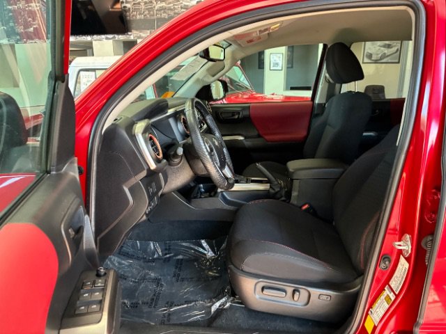 Used 2022 Toyota Tacoma SR5 w/ Technology Package RWD image 17