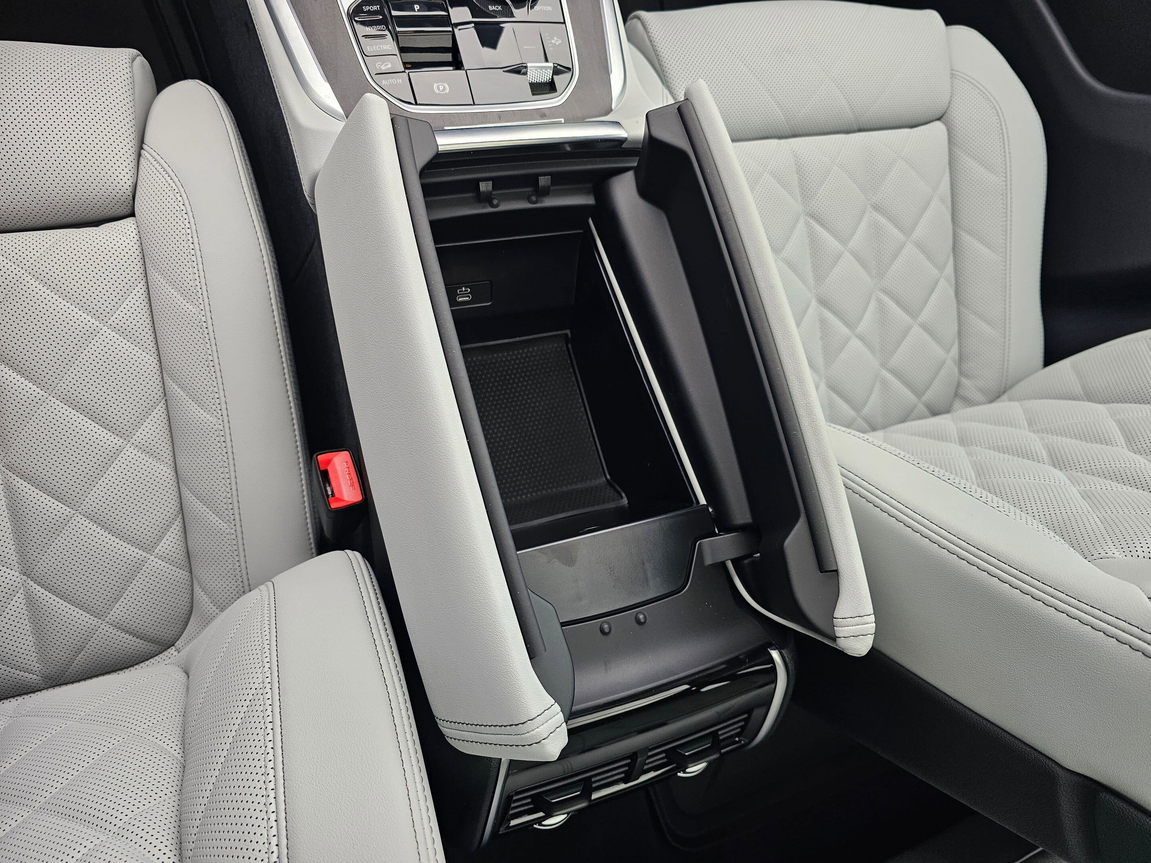 New 2026 BMW X5 xDrive50e w/ Executive Package image 25