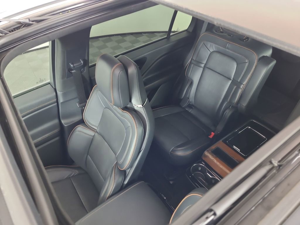 Used 2025 Lincoln Aviator Black Label image 9