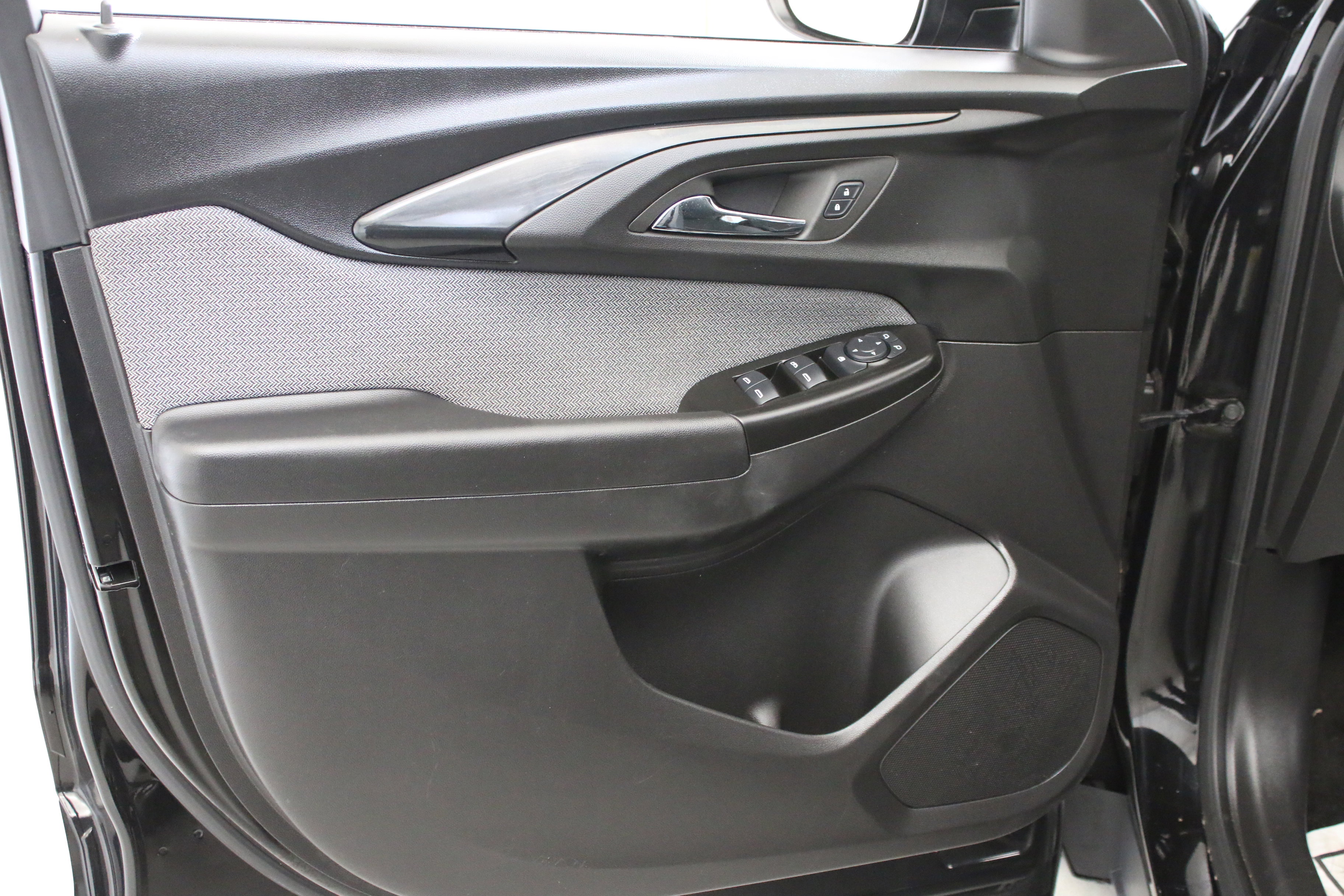 Used 2023 Chevrolet TrailBlazer LT w/ Convenience Package image 25