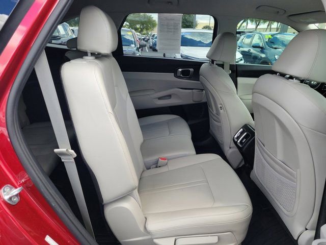 Used 2021 Kia Sorento S image 9
