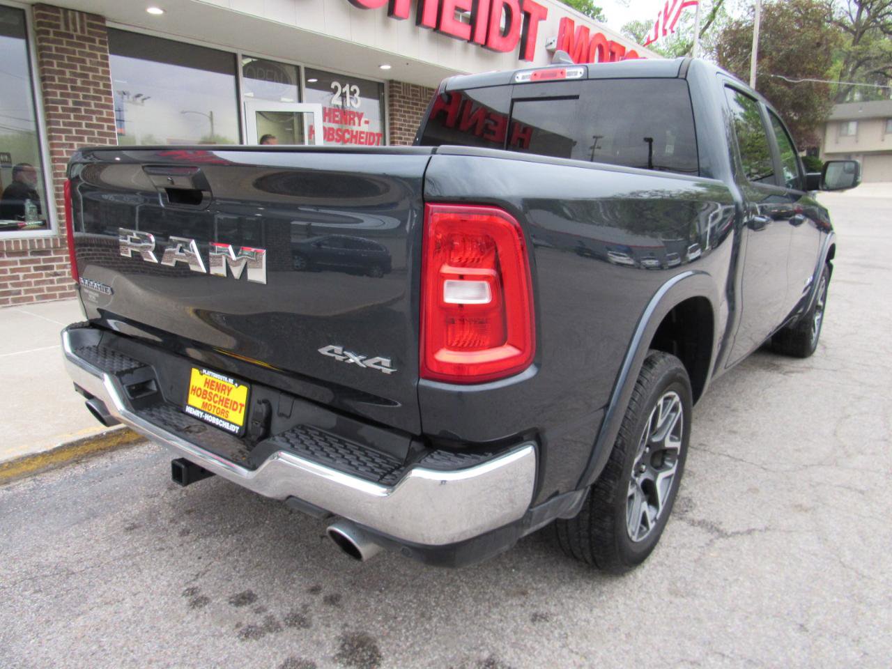Used 2025 RAM 1500 Laramie AWD/4WD image 12