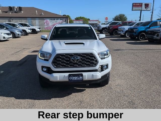 Used 2020 Toyota Tacoma TRD Sport w/ TRD Premium Sport Package AWD/4WD image 15