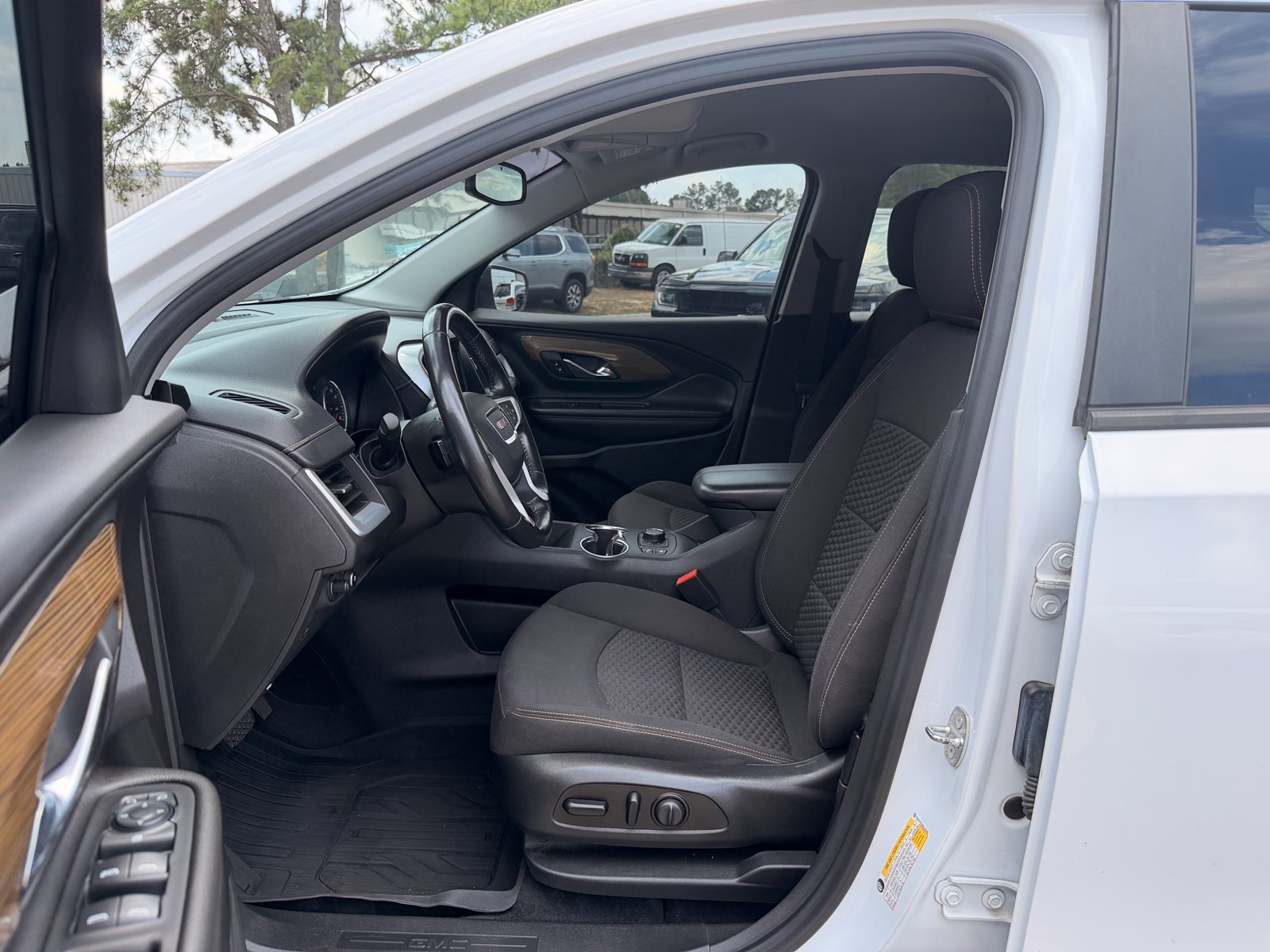 Used 2021 GMC Terrain SLE w/ Driver Convenience Package AWD/4WD image 16