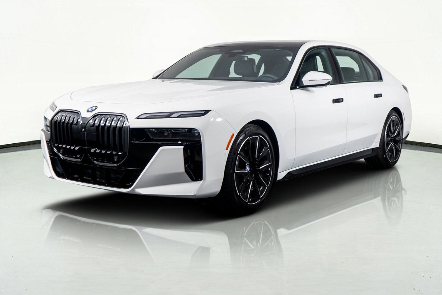 Used 2025 BMW 740i w/ Premium Package RWD image 20