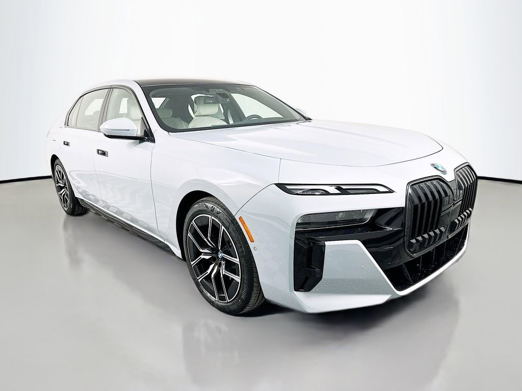 New 2026 BMW 750e xDrive image 3