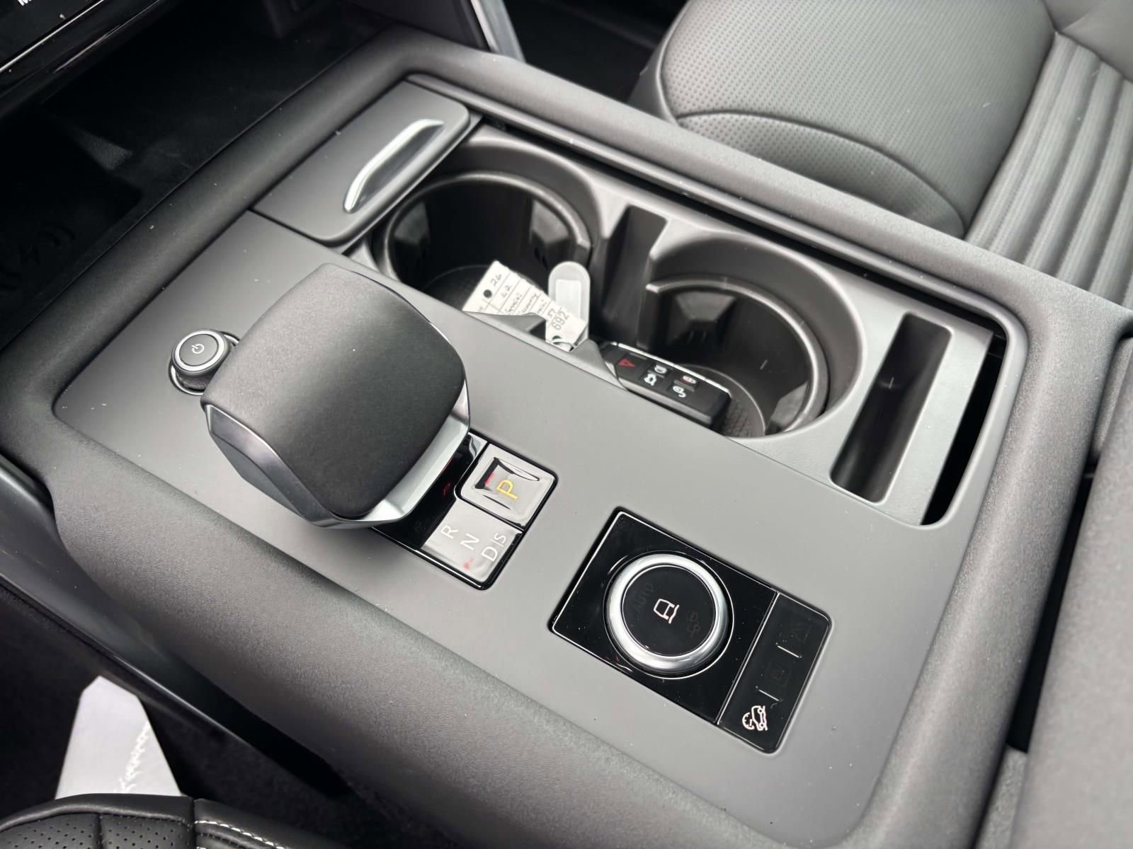 New 2026 Land Rover Discovery Limited Edition AWD/4WD image 19
