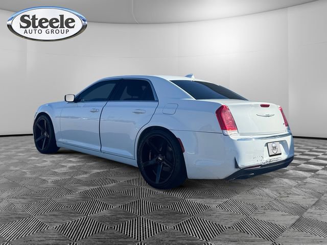 Used 2016 Chrysler 300 Limited image 3