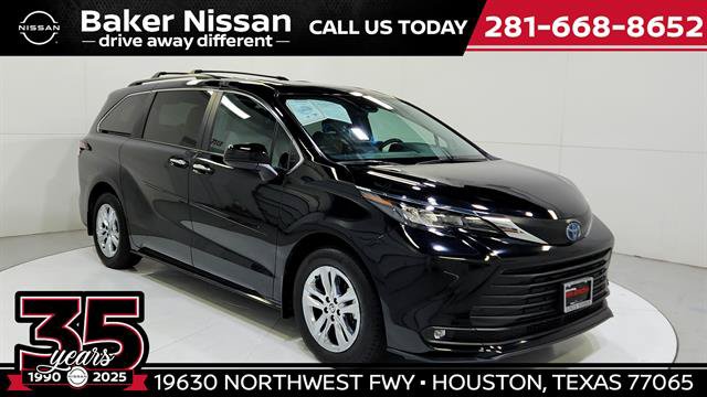 Used 2025 Toyota Sienna XLE w/ XLE Plus Package AWD/4WD image 1