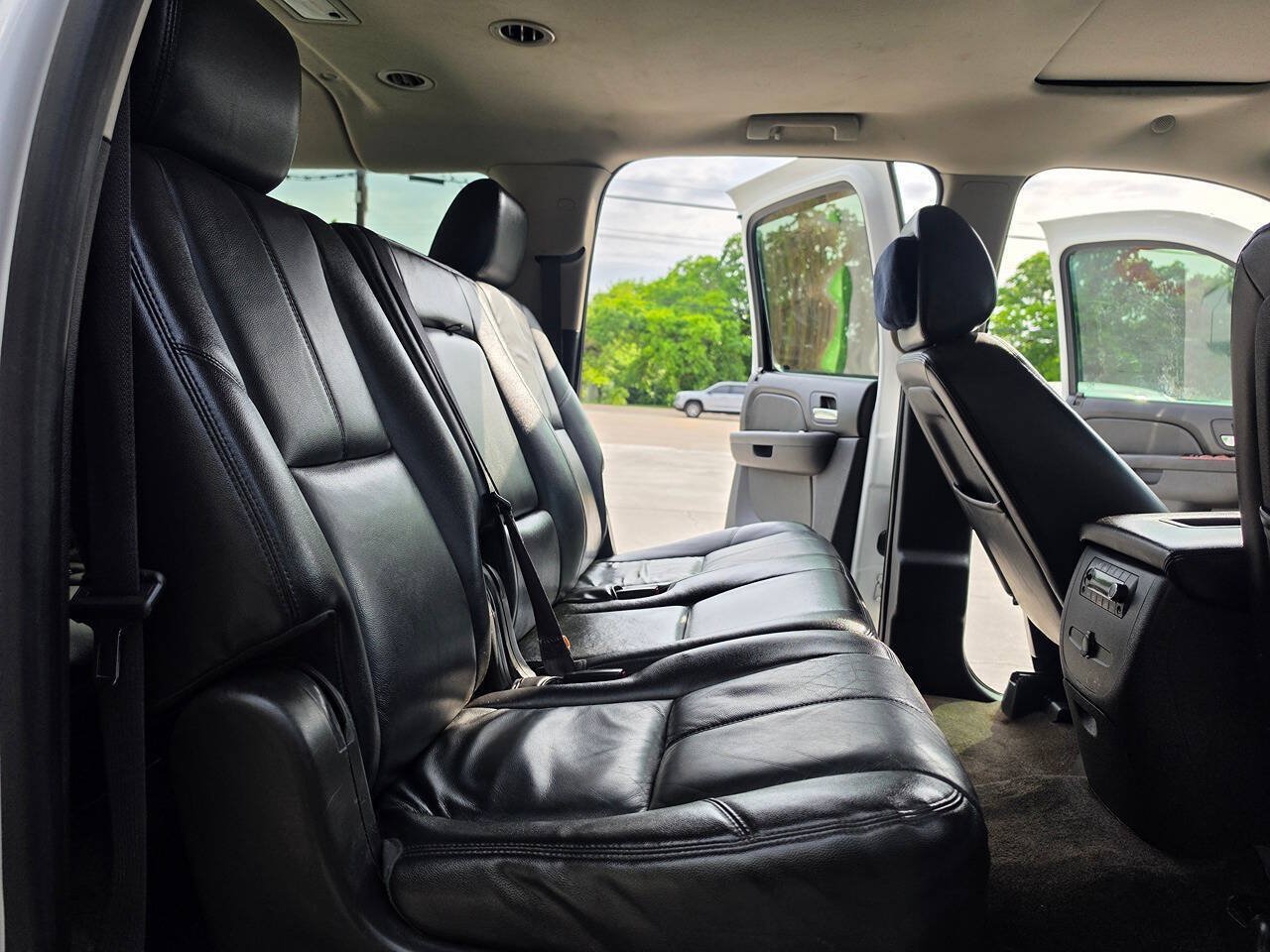 Used 2012 Chevrolet Suburban LT AWD/4WD image 27