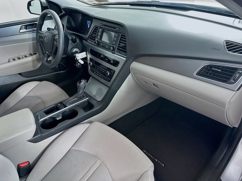 Used 2015 Hyundai Sonata SE w/ Option Group 09 FWD image 29