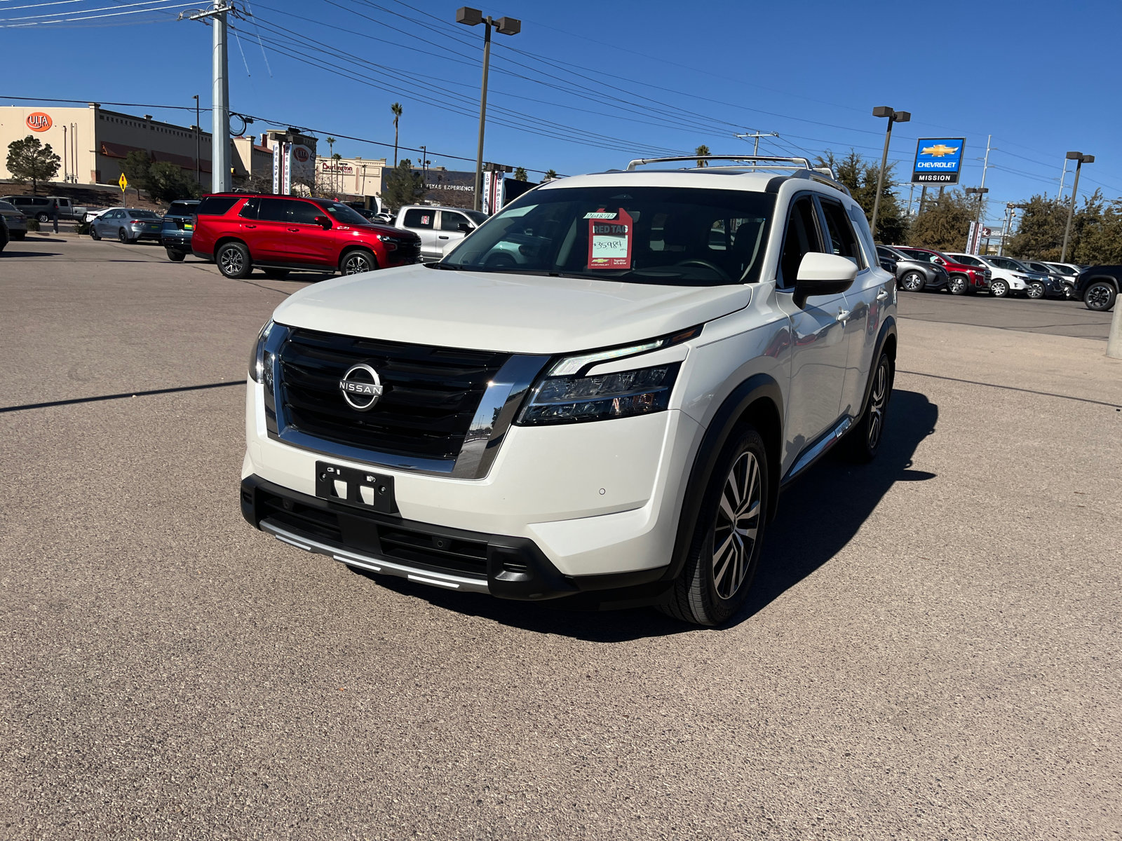 Used 2023 Nissan Pathfinder Platinum image 3