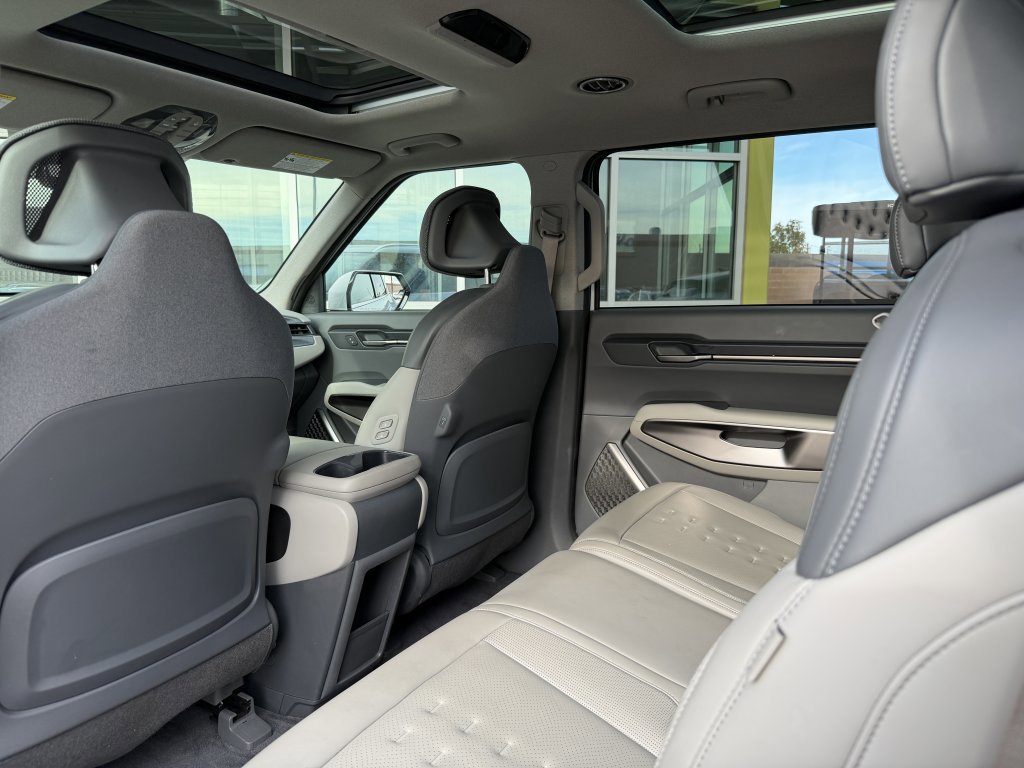 Used 2025 Kia EV9 Wind image 32