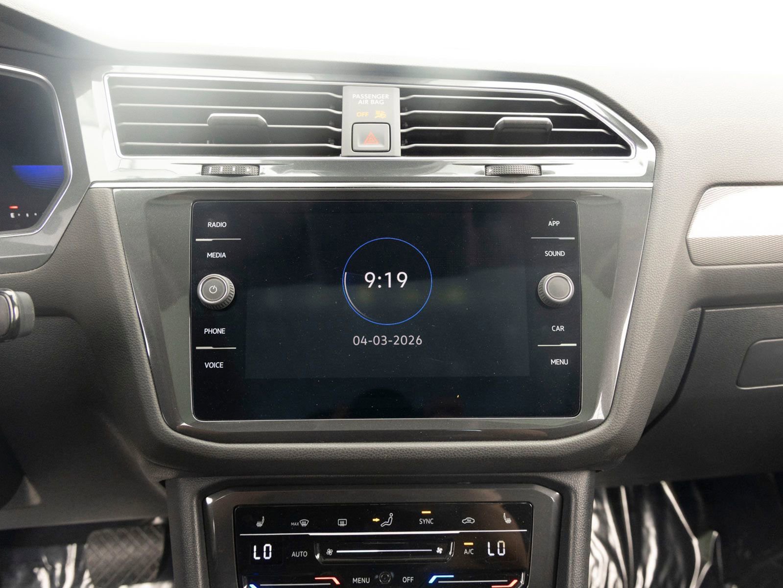 Used 2022 Volkswagen Tiguan SE w/ Panoramic Sunroof Package image 17