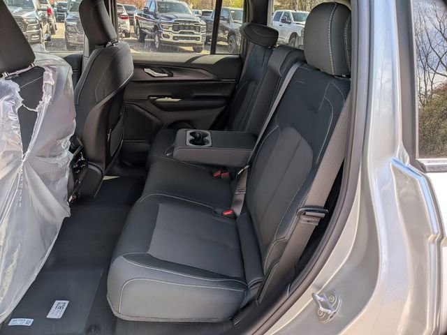 New 2026 Jeep Grand Cherokee Laredo AWD/4WD image 13