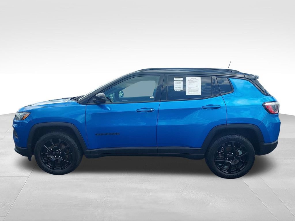 Used 2022 Jeep Compass Latitude AWD/4WD image 2
