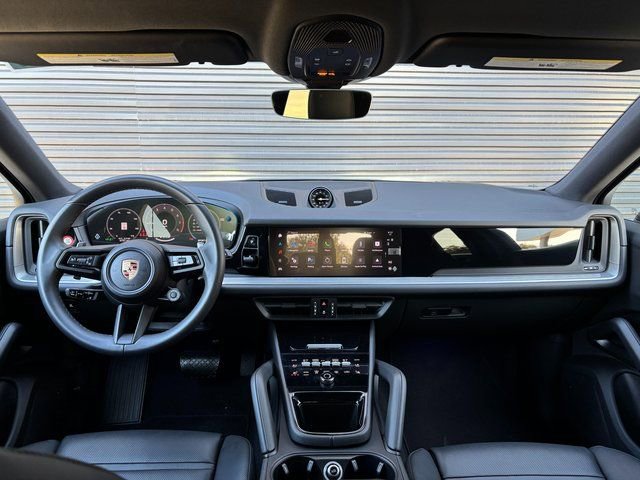 Certified 2025 Porsche Cayenne Coupe image 13
