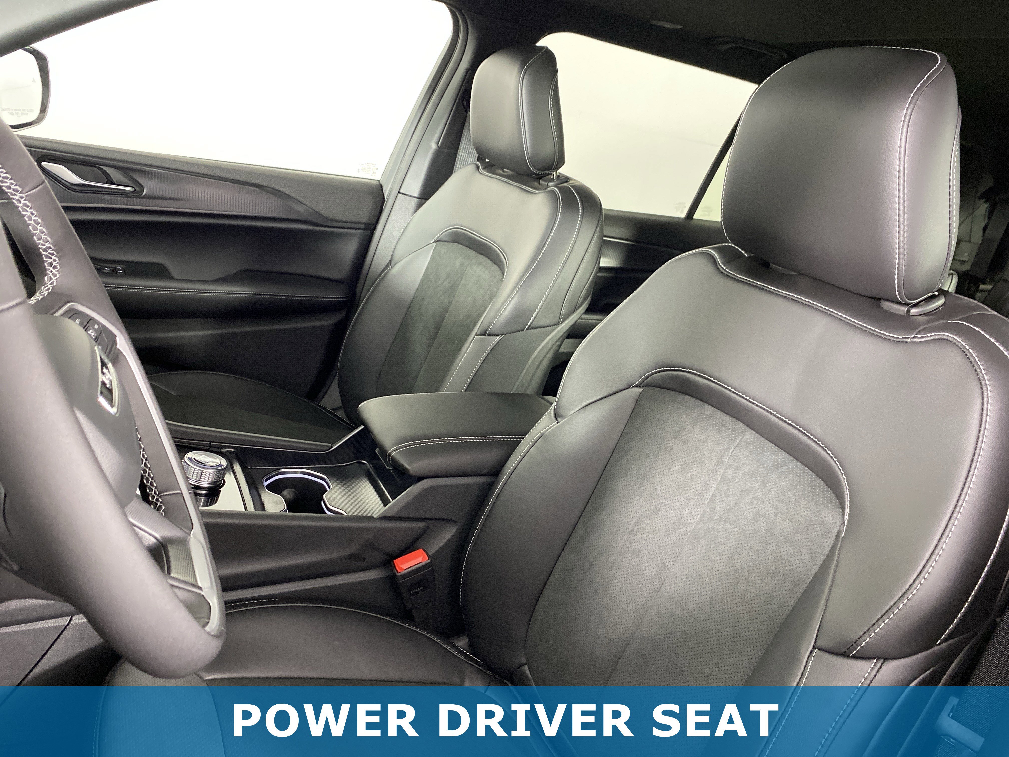 New 2025 Jeep Grand Cherokee L Altitude image 14