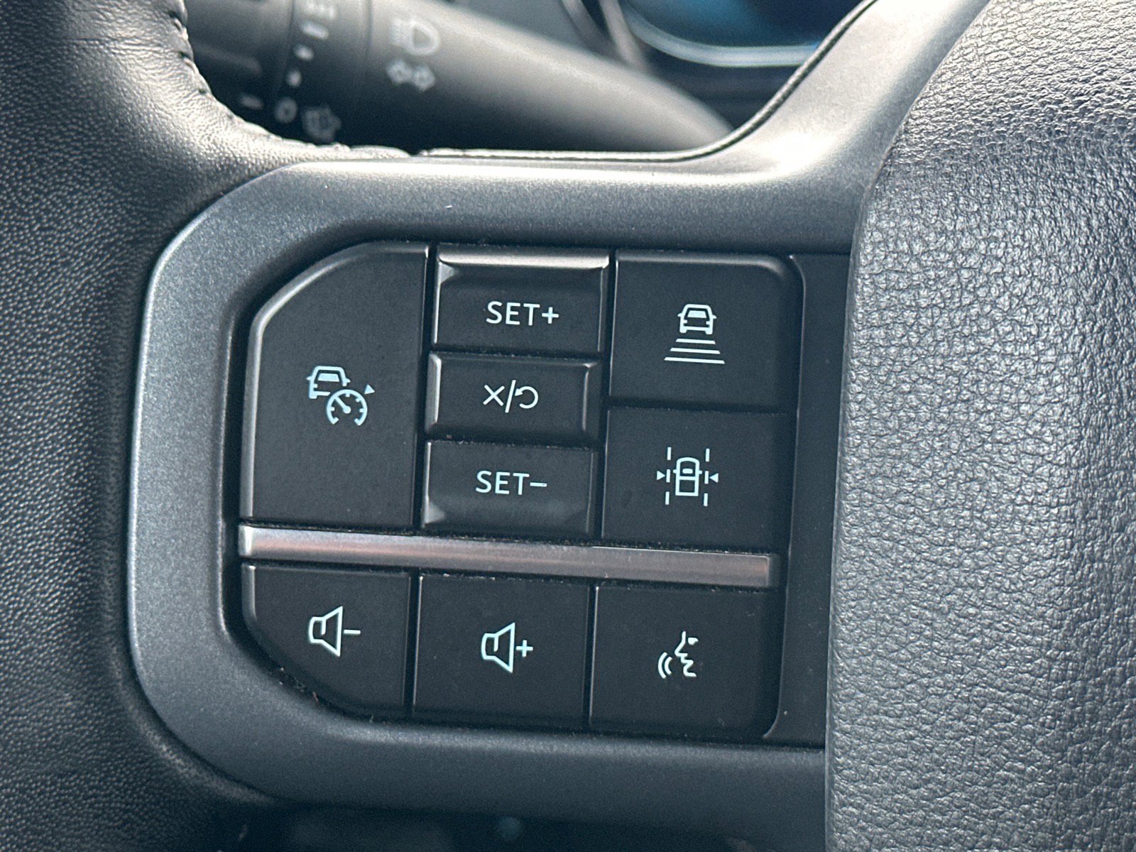 Used 2023 Ford F150 Lariat w/ Equipment Group 502A High image 11