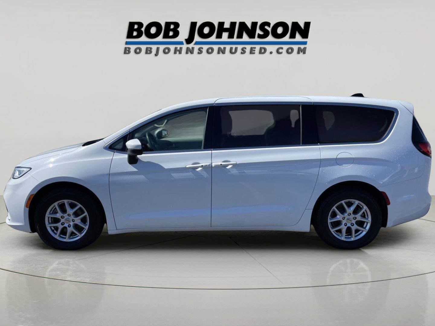 Used 2023 Chrysler Pacifica Touring-L image 6