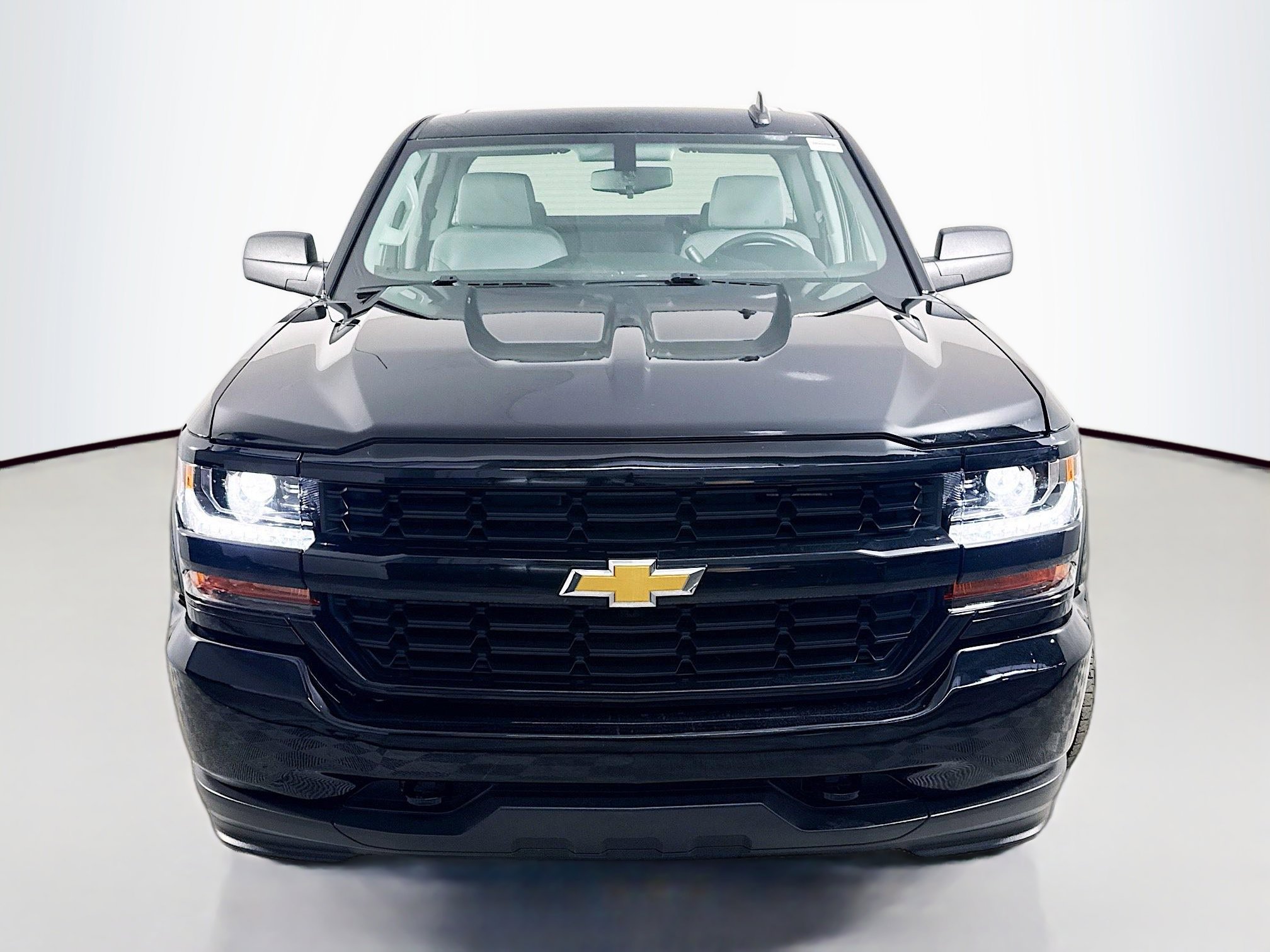 Used 2019 Chevrolet Silverado 1500 Custom w/ Custom Convenience Package image 2