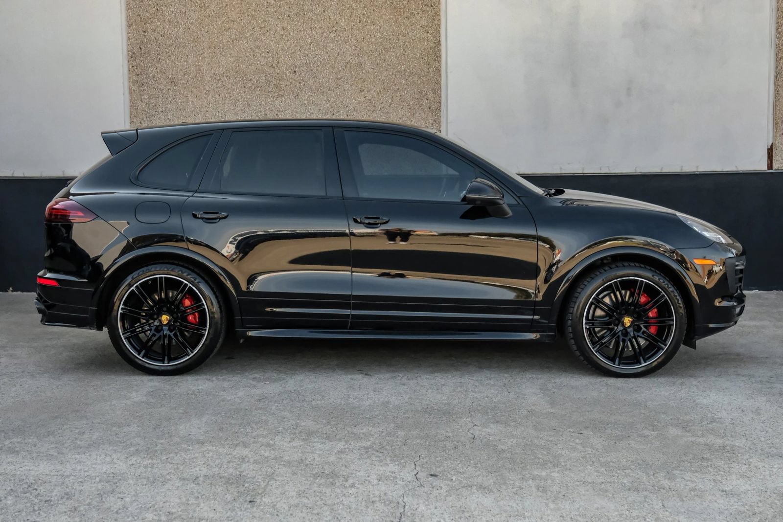 Used 2018 Porsche Cayenne GTS w/ Premium Package Plus AWD/4WD image 7