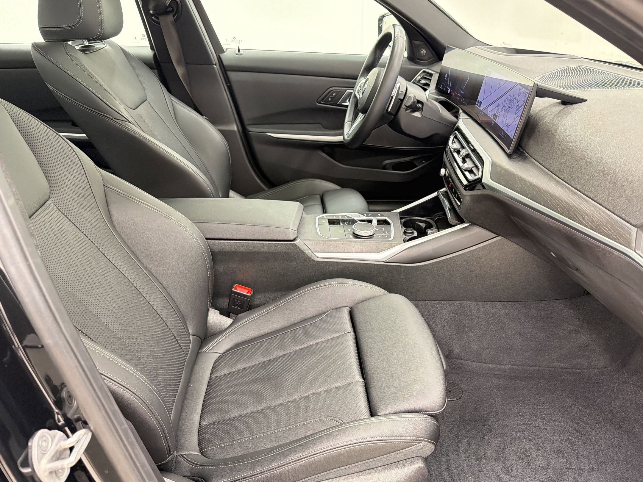 Certified 2024 BMW 330i Sedan w/ M Sport Package RWD image 27