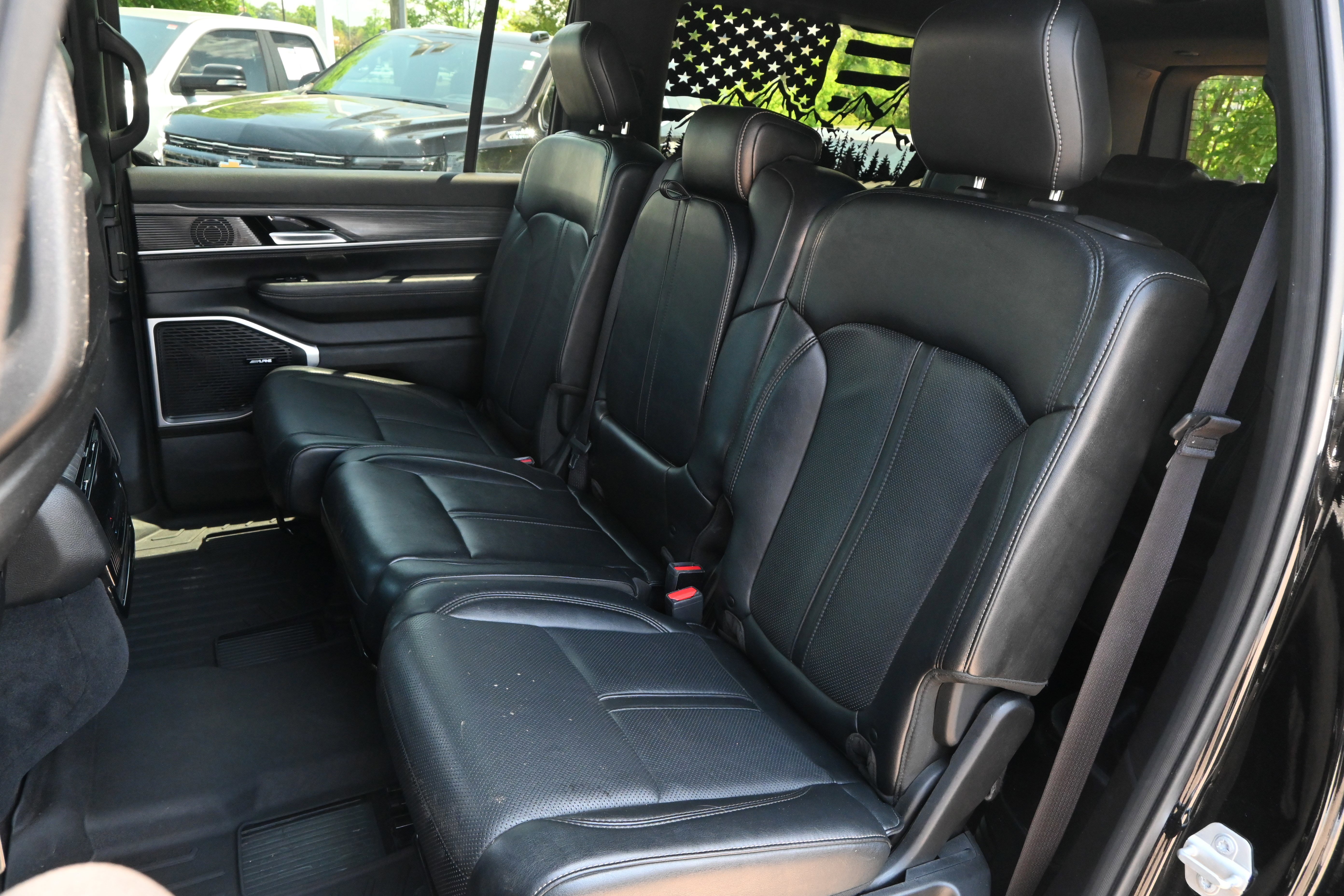 Used 2023 Jeep Wagoneer L Series II RWD image 31