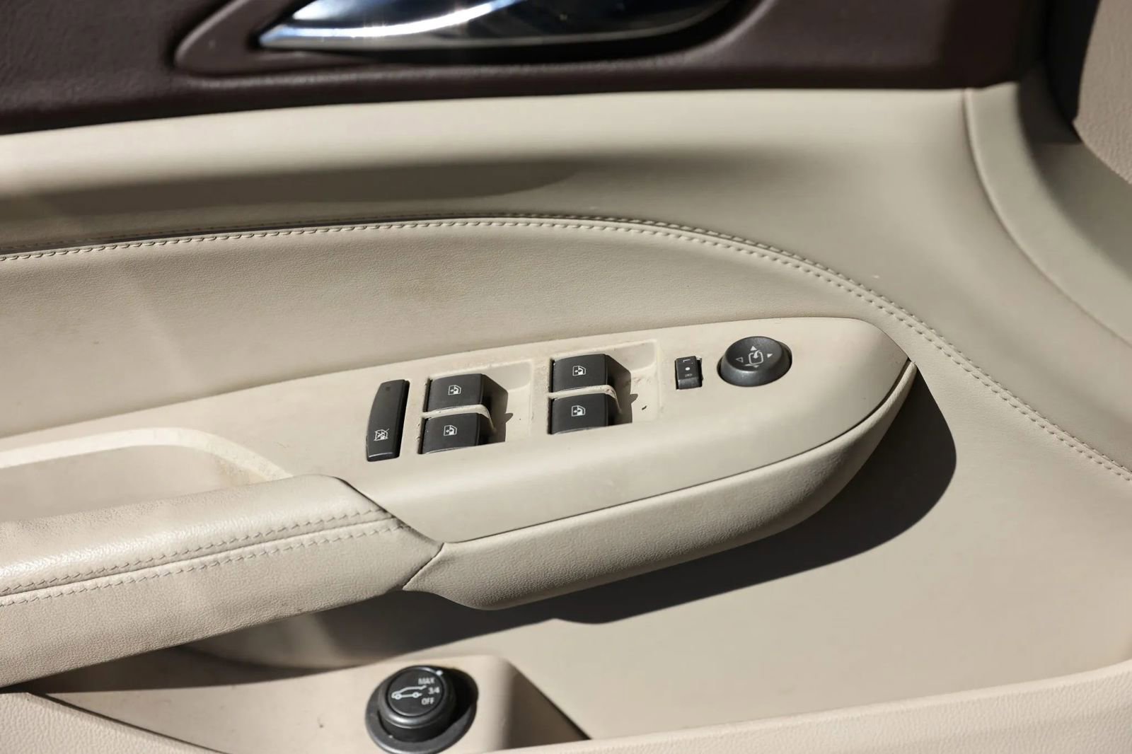 Used 2010 Cadillac SRX Luxury image 43