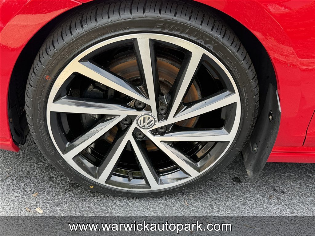 Used 2017 Volkswagen Golf R 4-Door AWD/4WD image 5