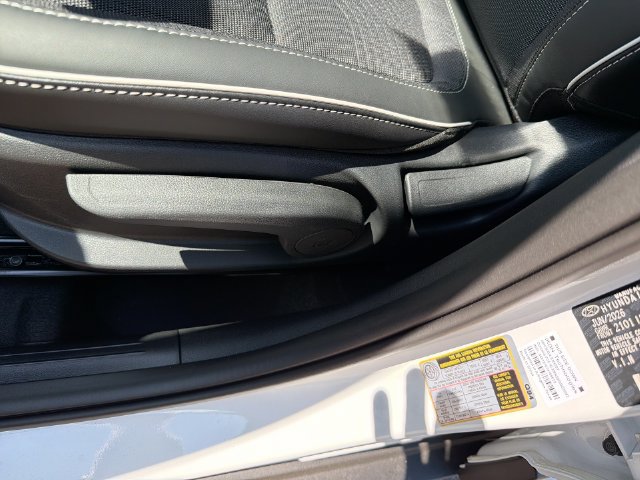 New 2026 Hyundai Venue SEL FWD image 23