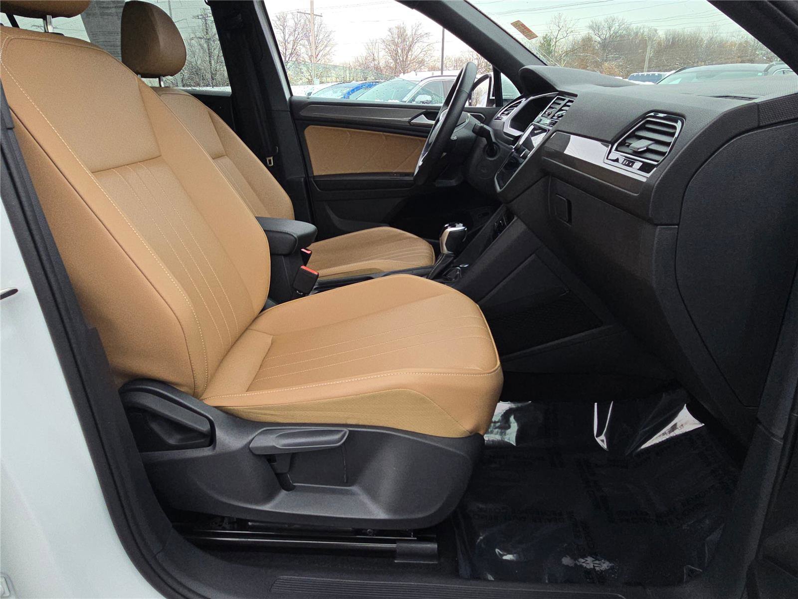 Used 2024 Volkswagen Tiguan SE image 7