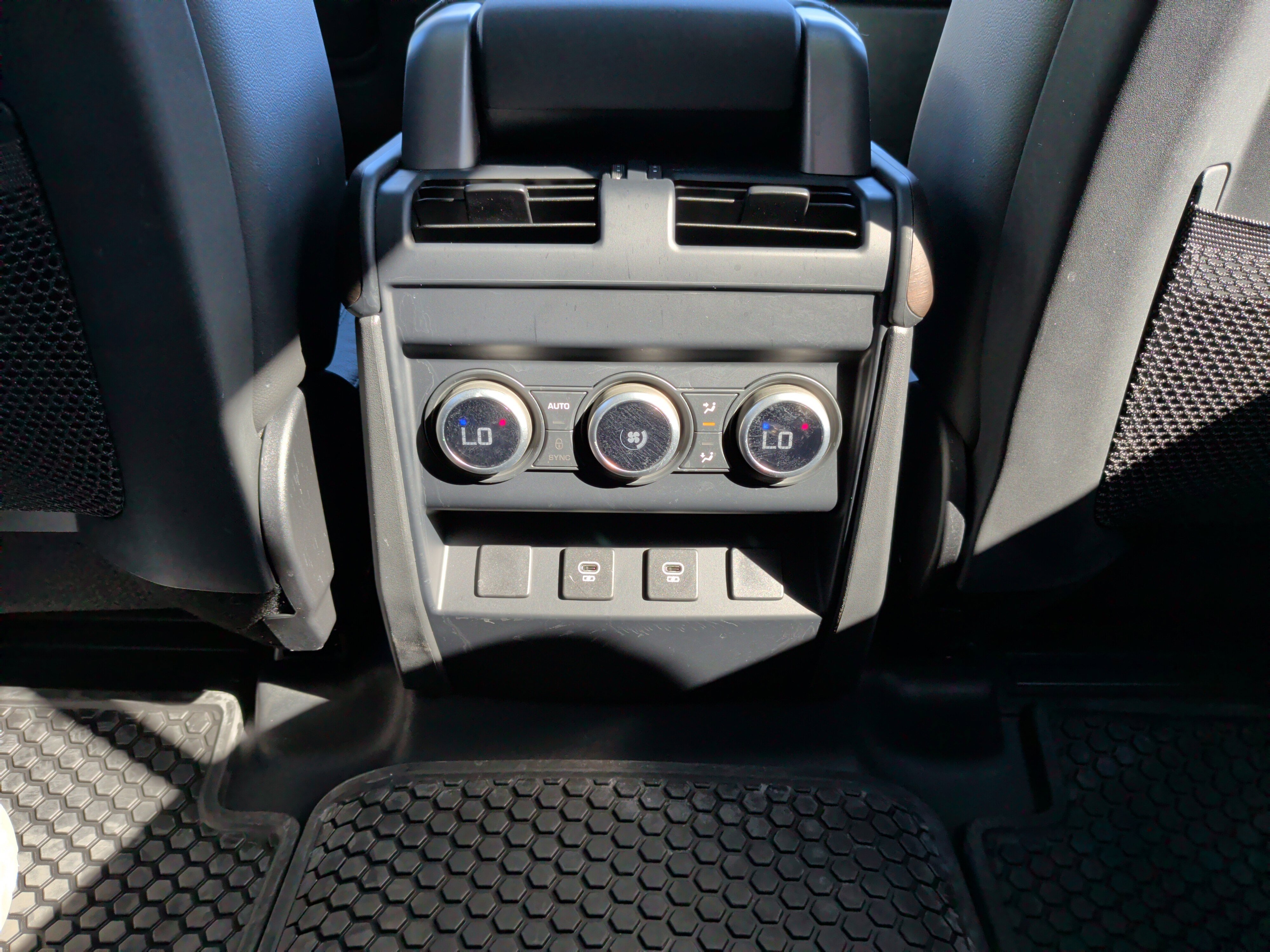 Used 2024 Land Rover Defender 110 S image 41