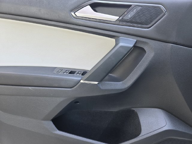 Used 2018 Volkswagen Tiguan SE FWD image 27