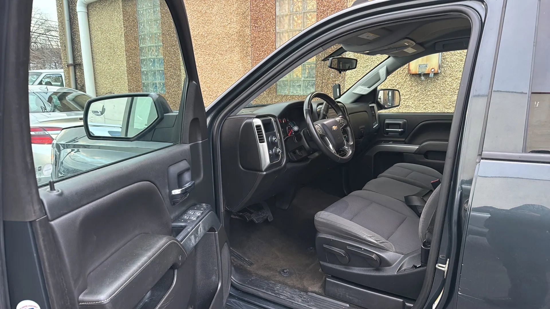 Used 2018 Chevrolet Silverado 1500 LT image 20