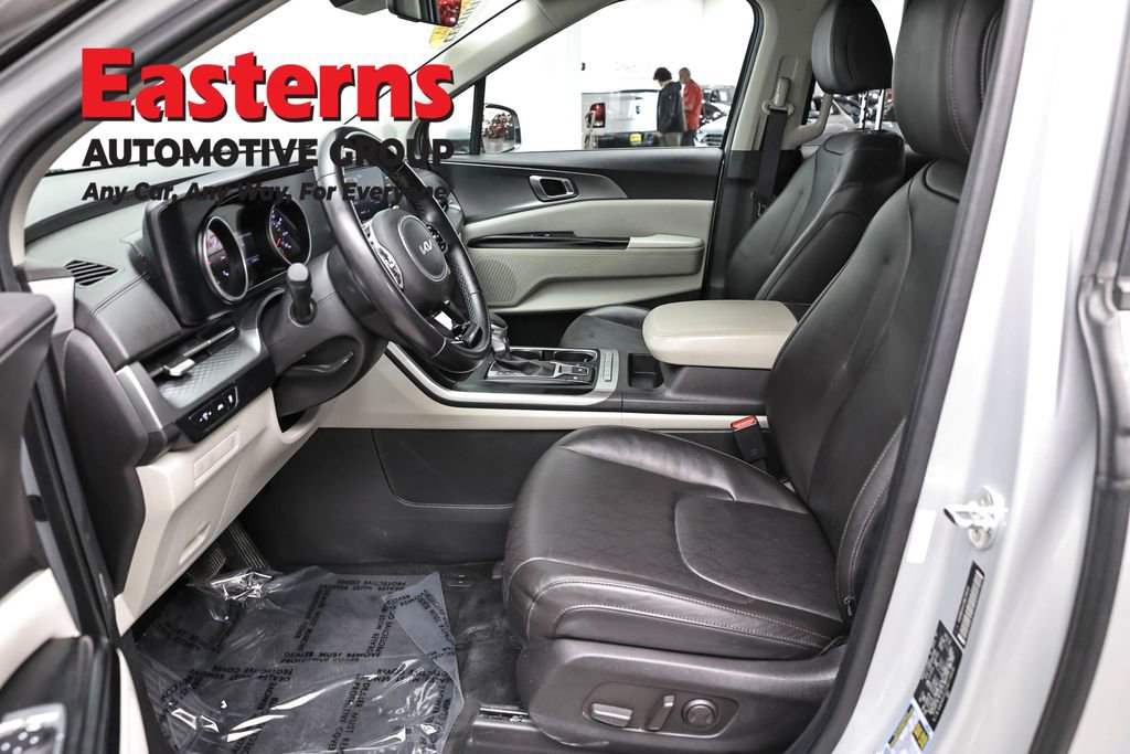 Used 2022 Kia Carnival LX image 14