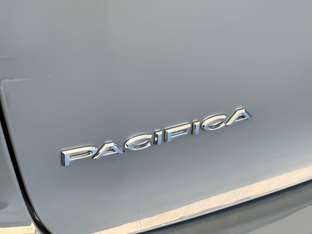 Used 2022 Chrysler Pacifica Touring-L FWD image 26