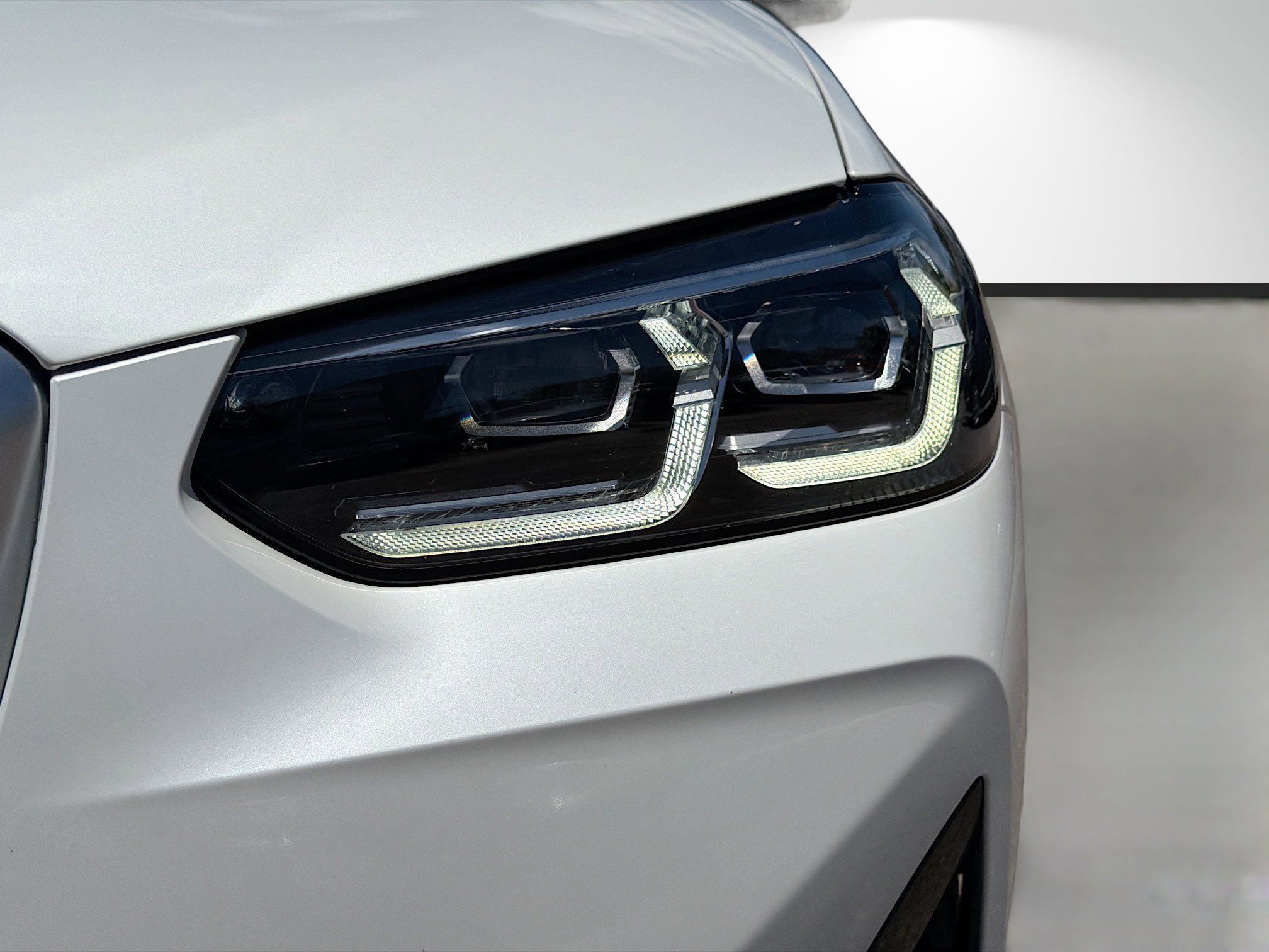 Used 2025 BMW X4 xDrive30i AWD/4WD image 9
