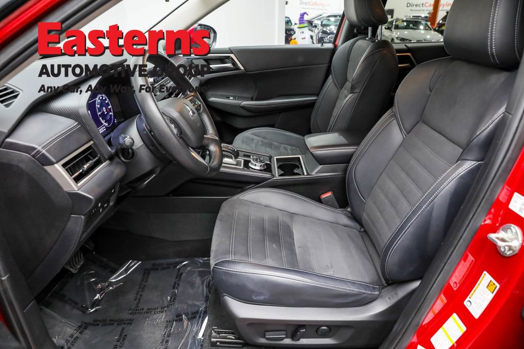 Used 2023 Mitsubishi Outlander SE image 14