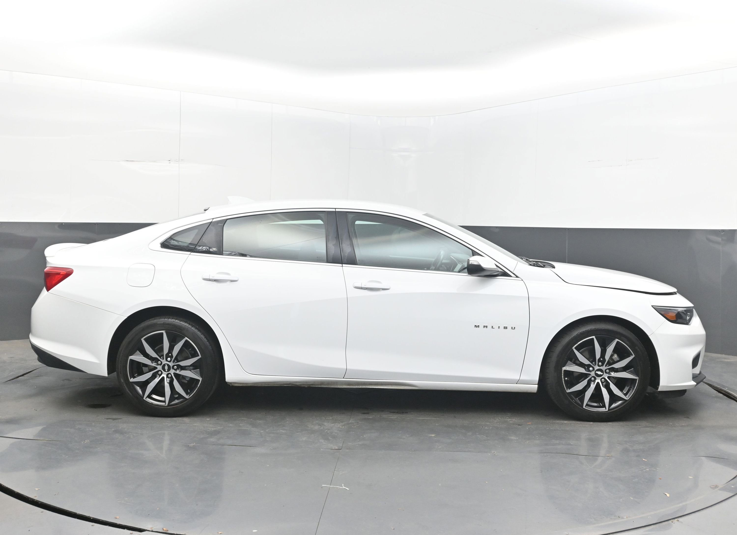 Used 2018 Chevrolet Malibu LT FWD image 10