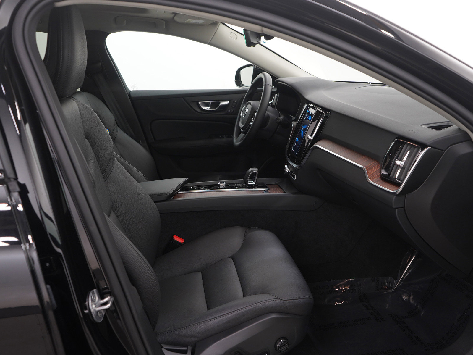 Used 2025 Volvo V60 B5 Cross Country Plus image 13