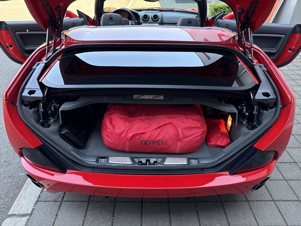 Used 2010 Ferrari California RWD image 23