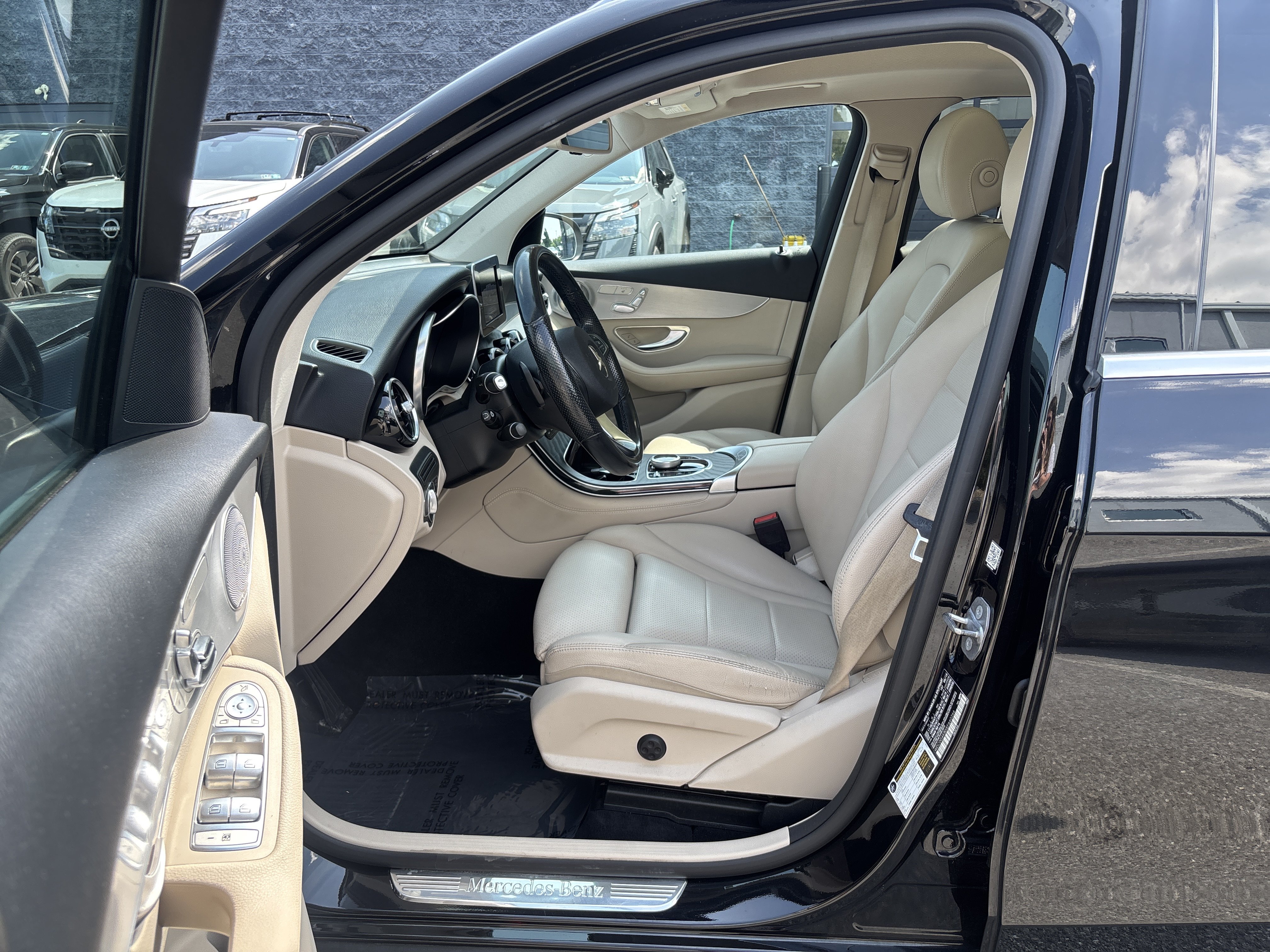 Used 2019 Mercedes-Benz GLC 300 4MATIC image 27