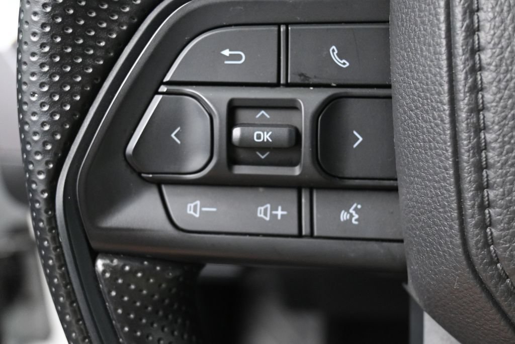 Used 2025 Toyota Tacoma SR5 AWD/4WD image 17