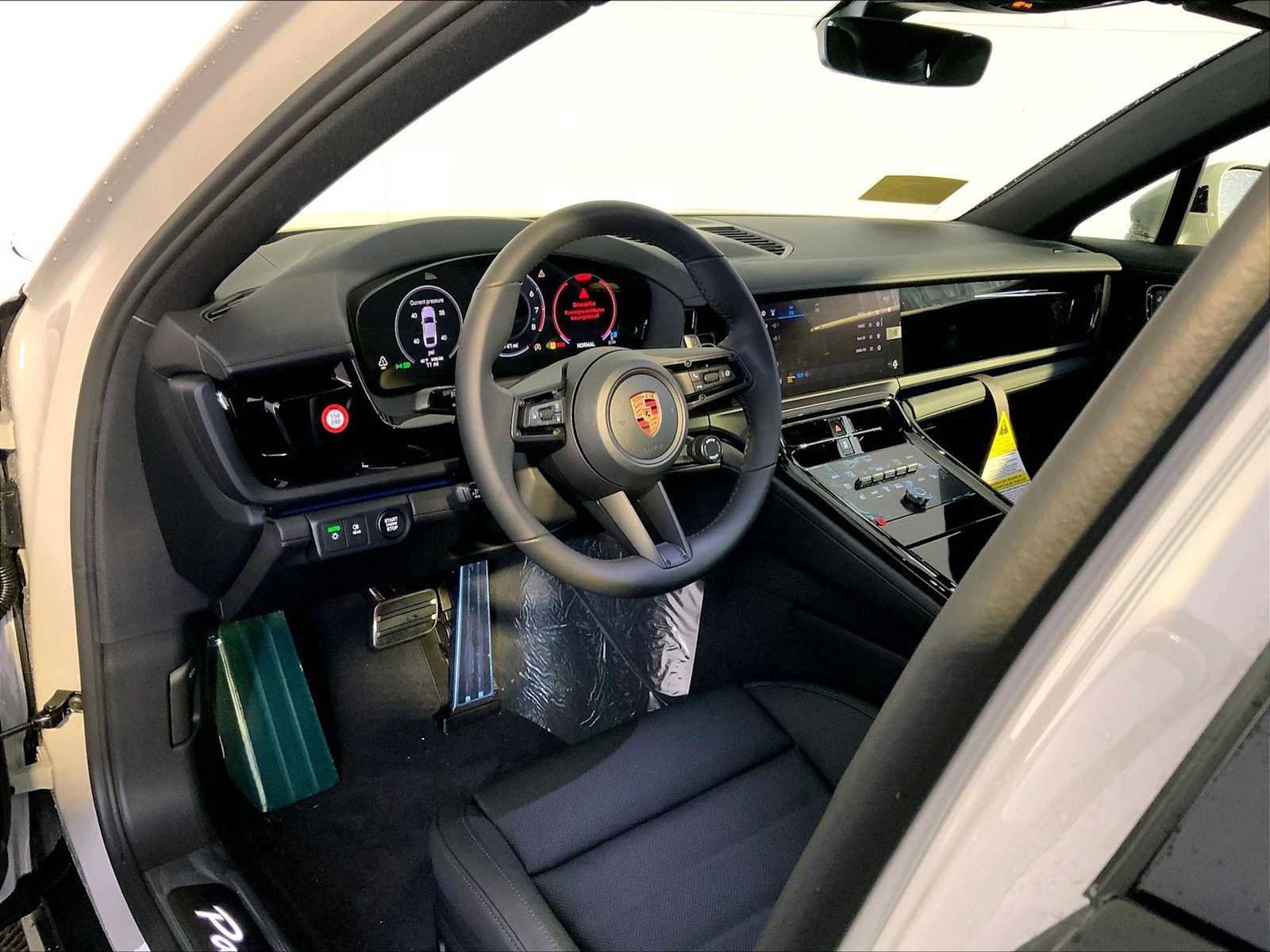 New 2026 Porsche Panamera 4 image 4