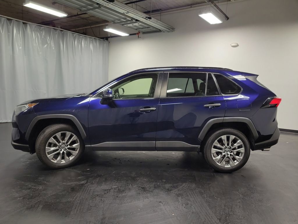 Used 2021 Toyota RAV4 XLE Premium image 5