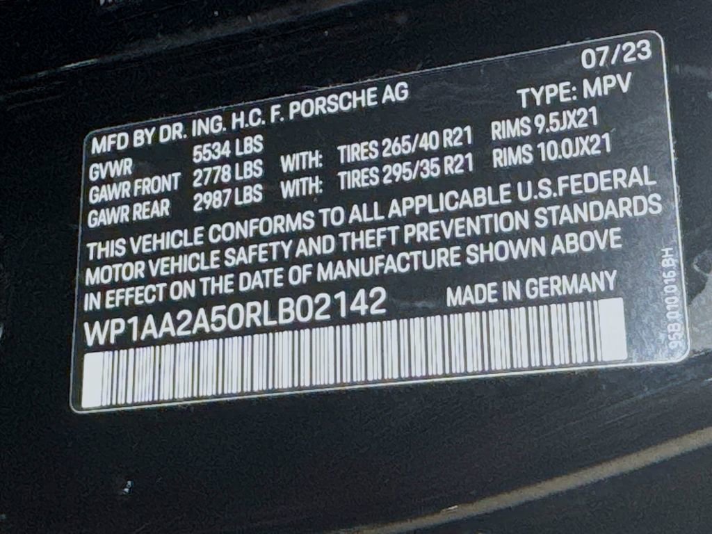 Used 2024 Porsche Macan AWD/4WD image 41