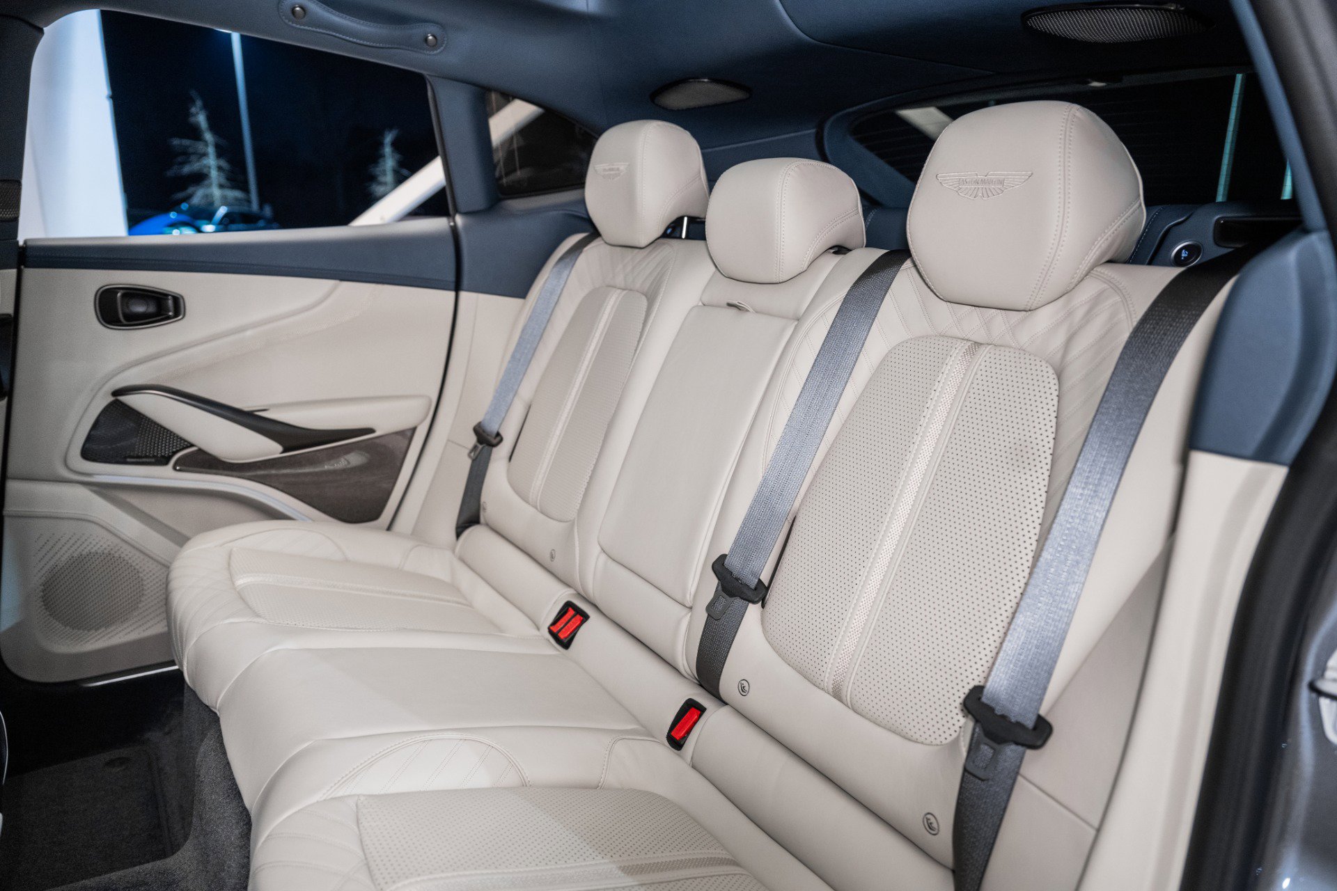 Used 2025 Aston Martin DBX 707 image 16