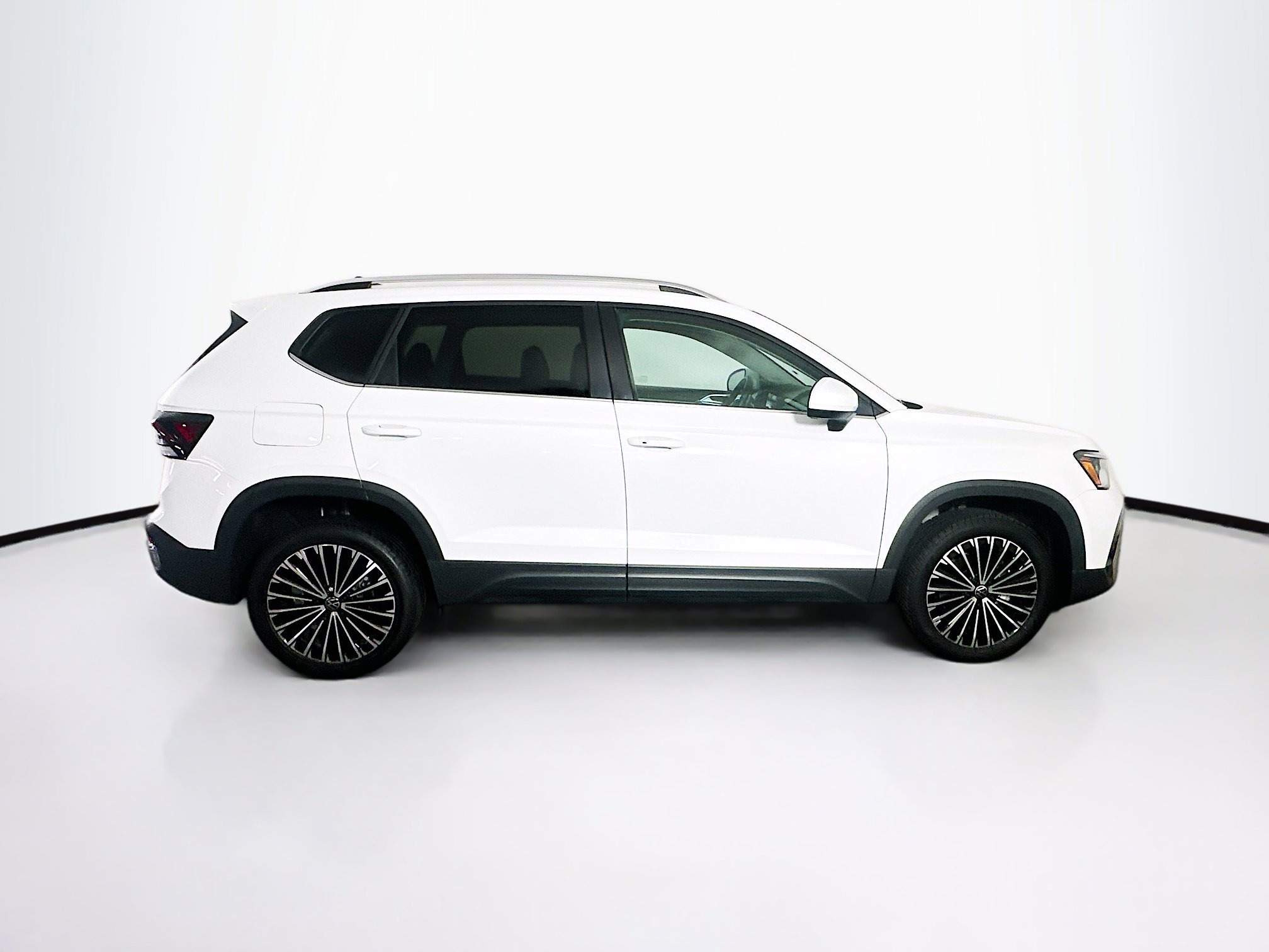 Used 2025 Volkswagen Taos SE FWD image 10